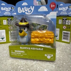 Bluey & Hay Bale Toy Set